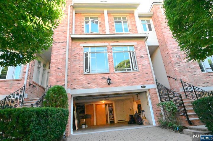105 Hudson Cove 105  Edgewater NJ 07020 photo