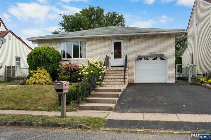 Property Photo:  2265 Copper Hill Drive  NJ 07083