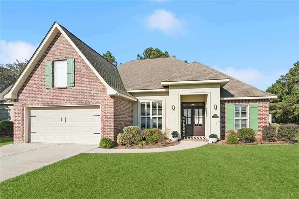 Property Photo: 300 Brown Thrasher Loop LA 70447