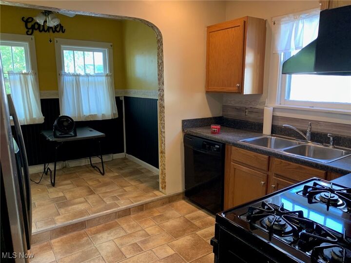 Property Photo: 308 Olive Street OH 44035