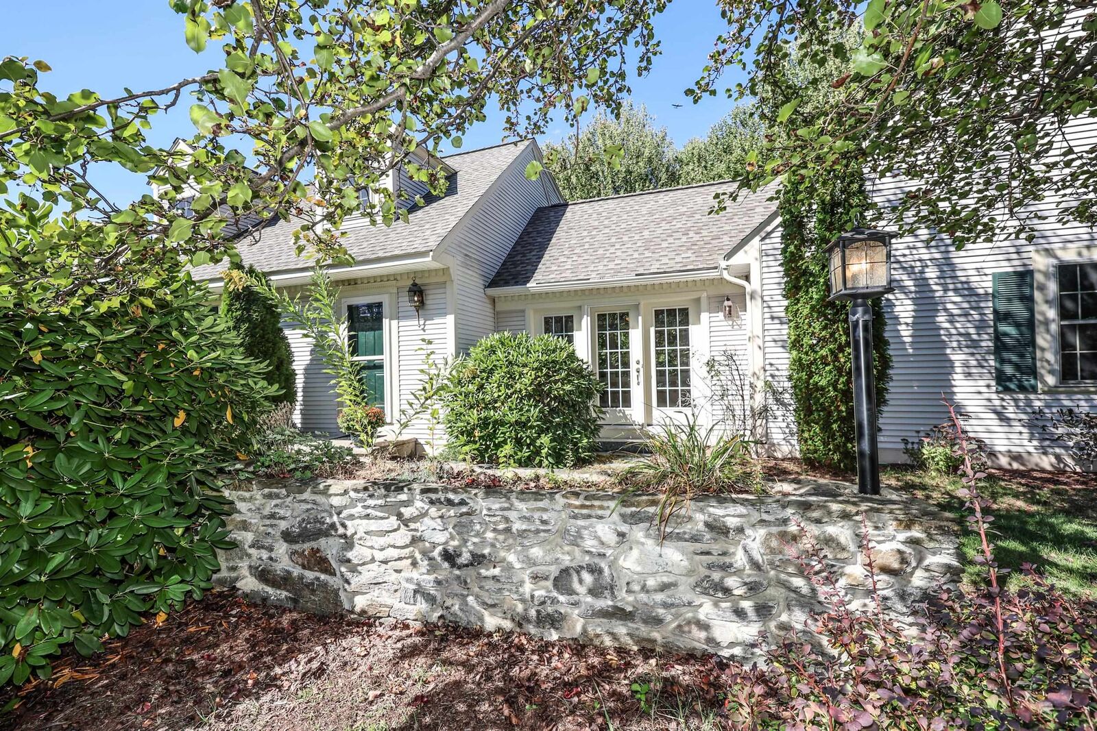 Property Photo:  4 Tamworth Place  NH 03063 