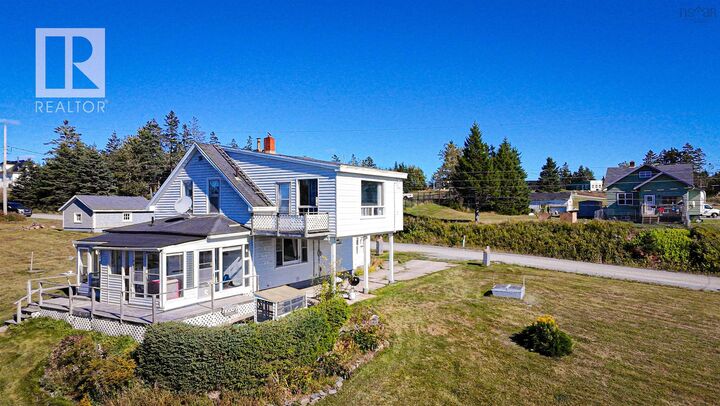 11 Harbourview Drive — photo 1