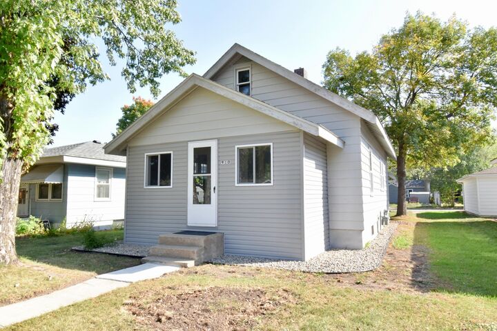 Property Photo:  910 35th Avenue N  MN 56303 