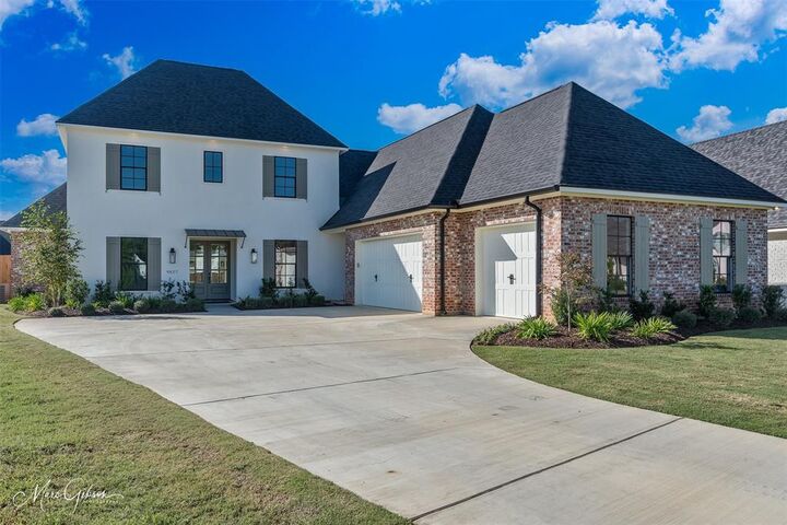 Property Photo: 9827 Canebrake Lane LA 71106