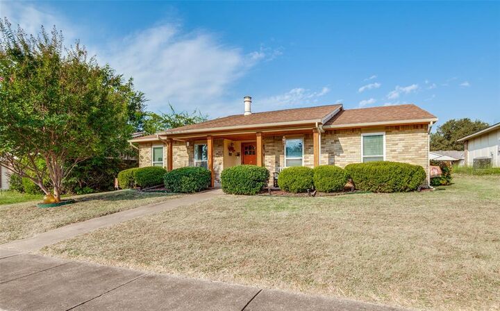Property Photo: 7430 Cloverglen Drive TX 75249