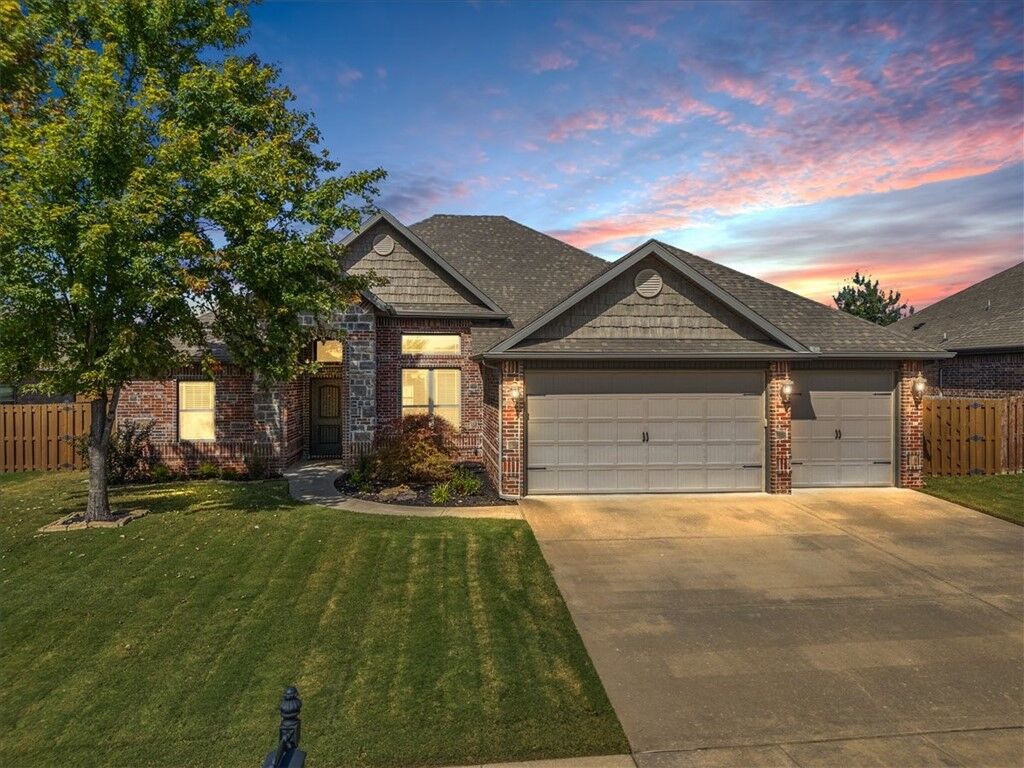 Property Photo: 6105 W West Drive AR 72758