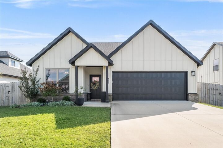 931 Moosehead Street  Bentonville AR 72713 photo
