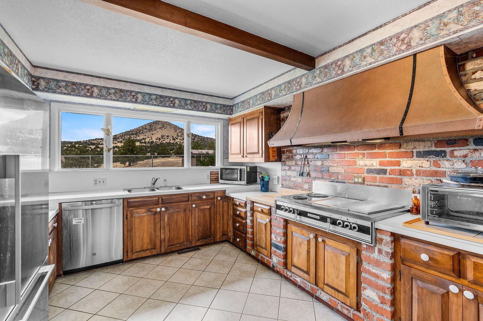 Property Photo: 19369 US 26 OR 97750