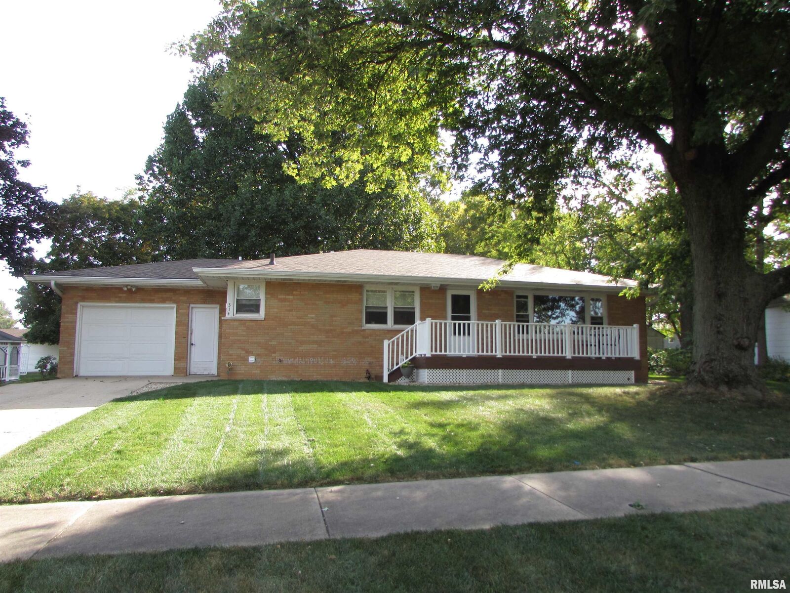 Property Photo:  314 N Davenport Street  IL 61548 