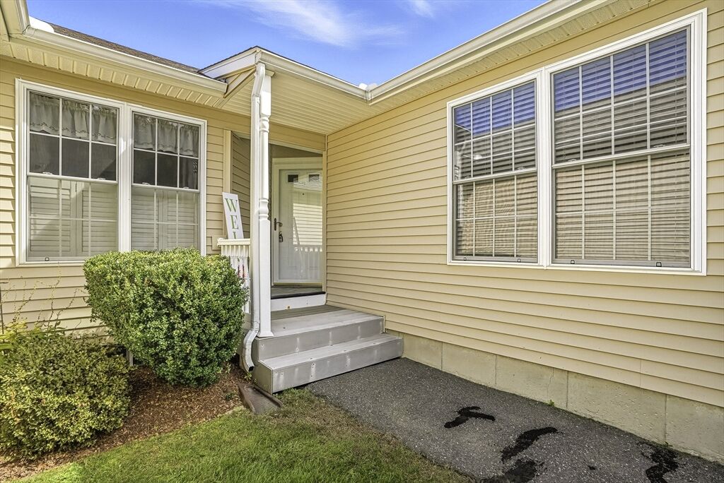 Property Photo:  55 Angell Brook Dr 55  MA 01583 