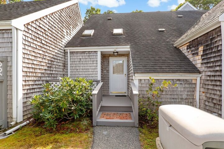 Property Photo:  33 Chilmark Dr 33  MA 02536 