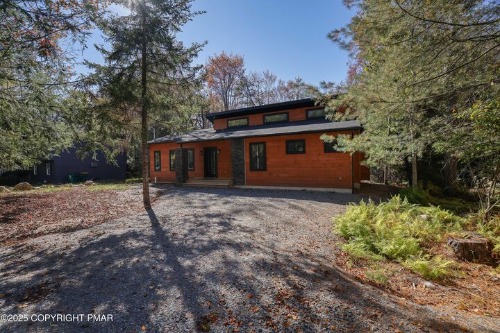 Property Photo: 115 Nadine Boulevard PA 18346