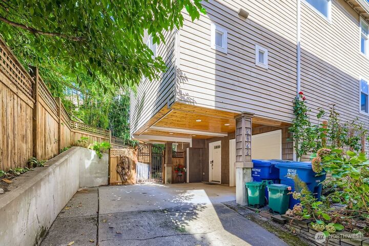 Property Photo: 2622 E Madison Street WA 98112
