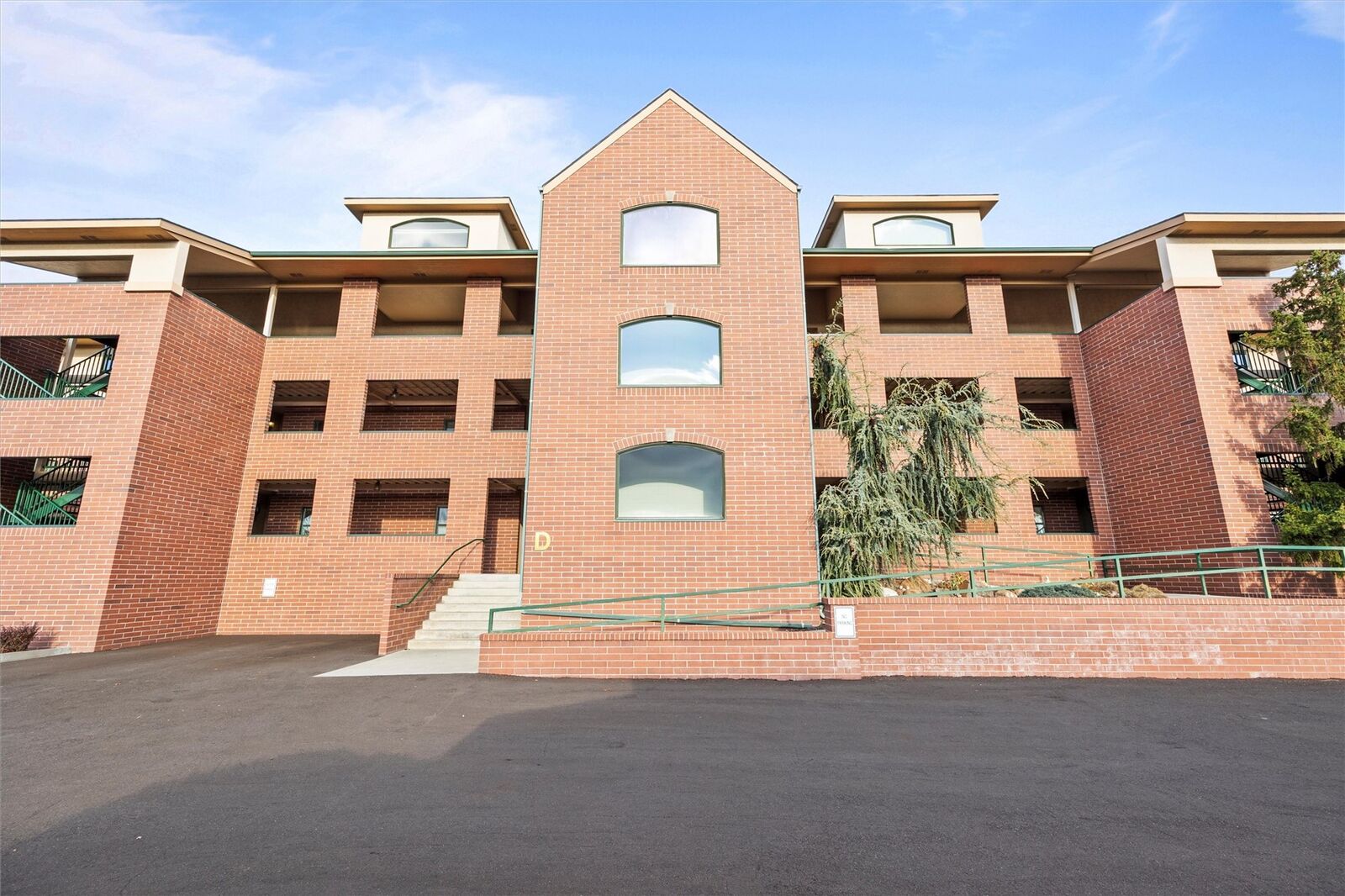 Property Photo:  300  Columbia Point Drive D101  WA 99352 