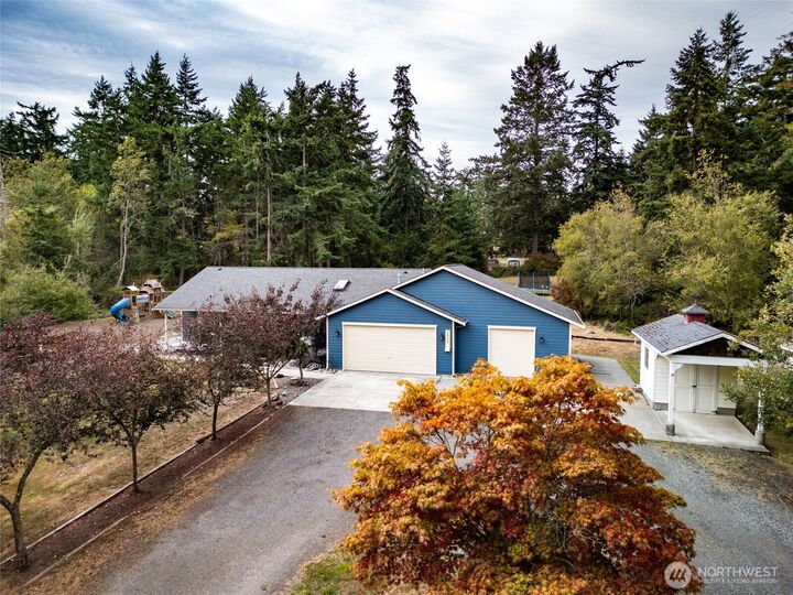 Property Photo:  2033  Navy Lane  WA 98277 