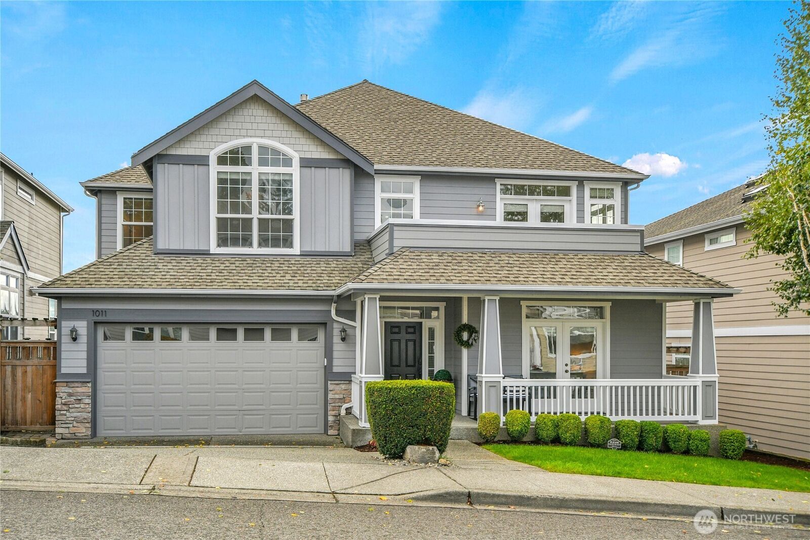 Property Photo:  1011 N 27th Place  WA 98056 