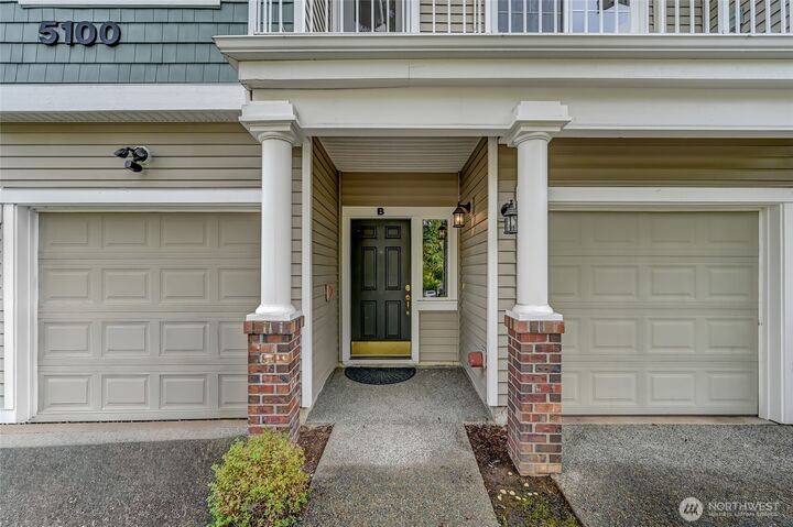 Property Photo:  5100  Talbot Place S B  WA 98055 