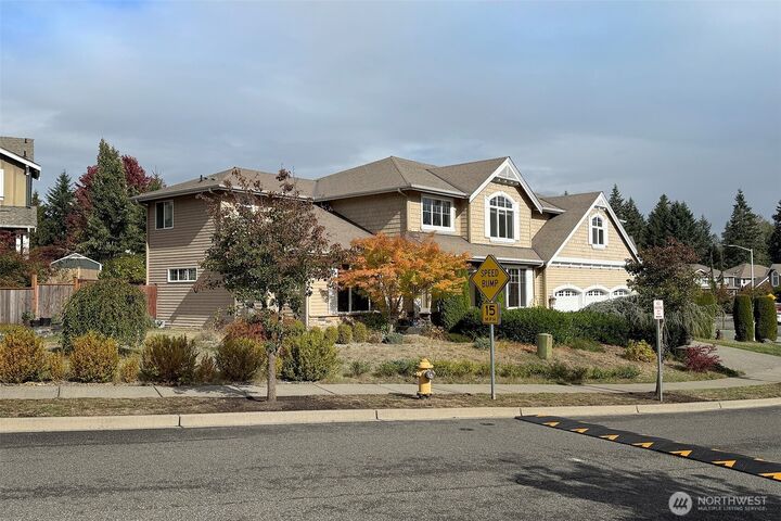 Property Photo:  17124  6th Avenue W  WA 98037 