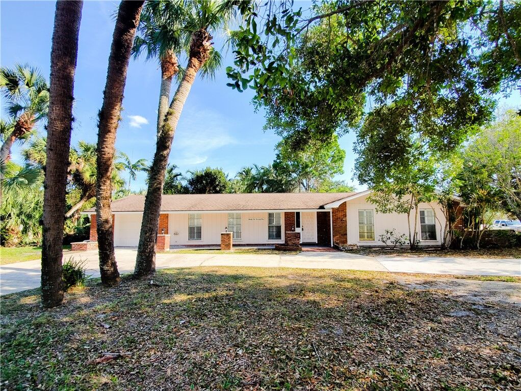 Property Photo: 2671 Victory Boulevard FL 32960