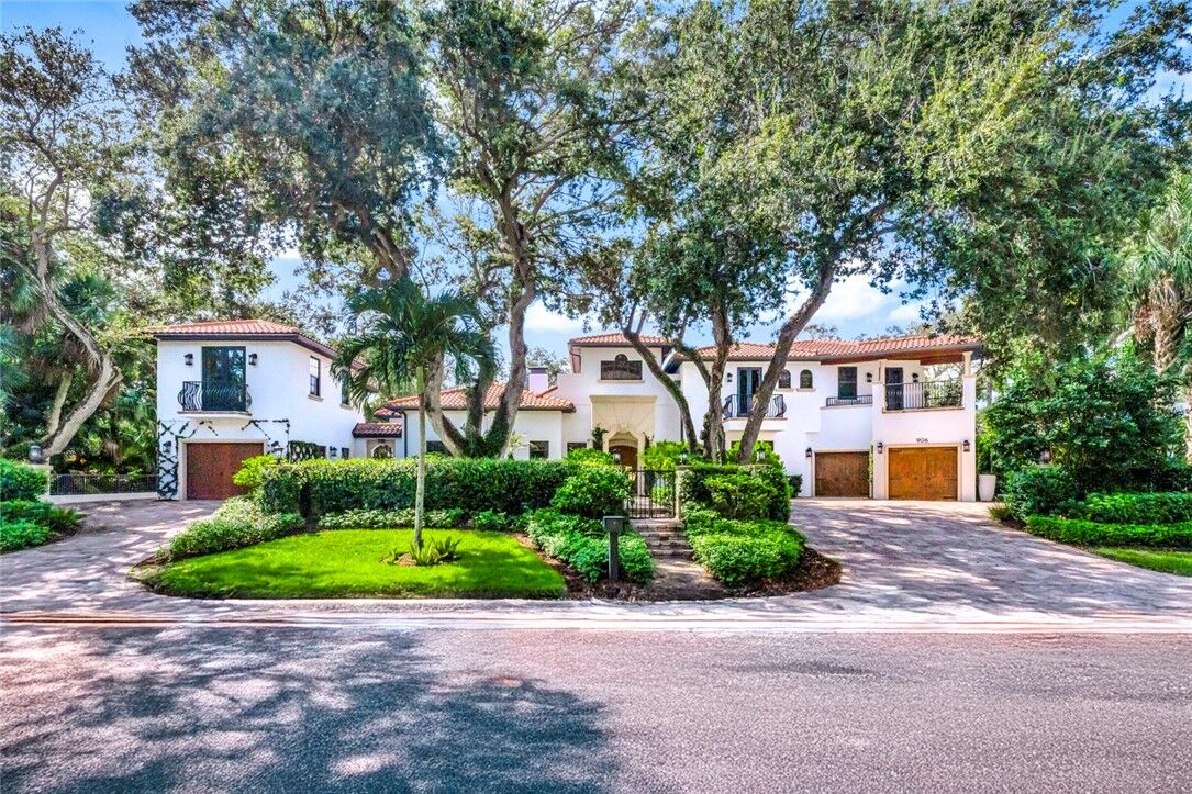 Property Photo: 906 Seagrape Lane FL 32963