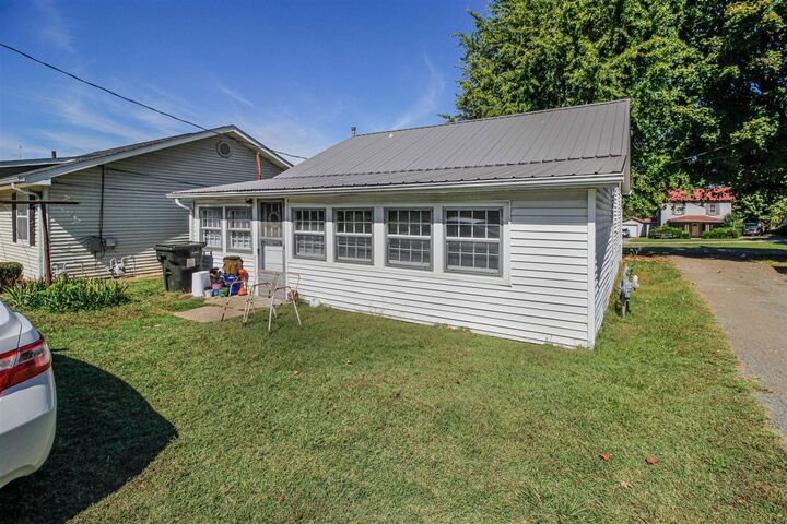 Property Photo:  313 Woodlawn Avenue  KY 42749 