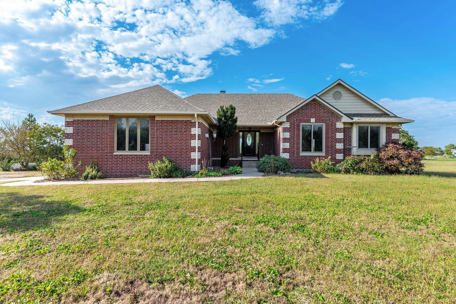 Property Photo: 11909 E Calais Ct KS 67210-1861