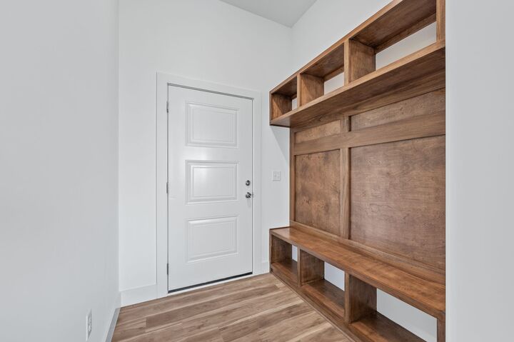 Property Photo:  720 E Elmwood St  KS 67147-1125 