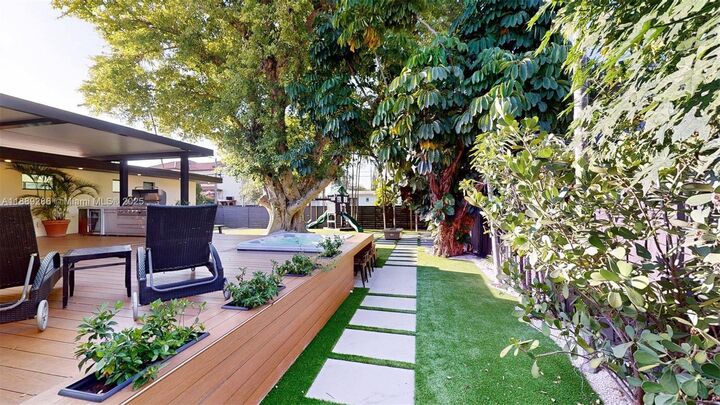 Property Photo:  641 Nightingale Ave  FL 33166