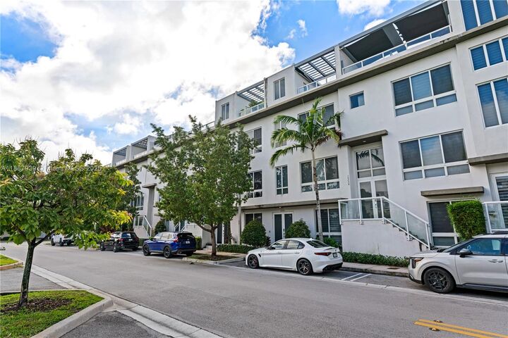 10354 NW 64th St  Doral FL 33178 photo