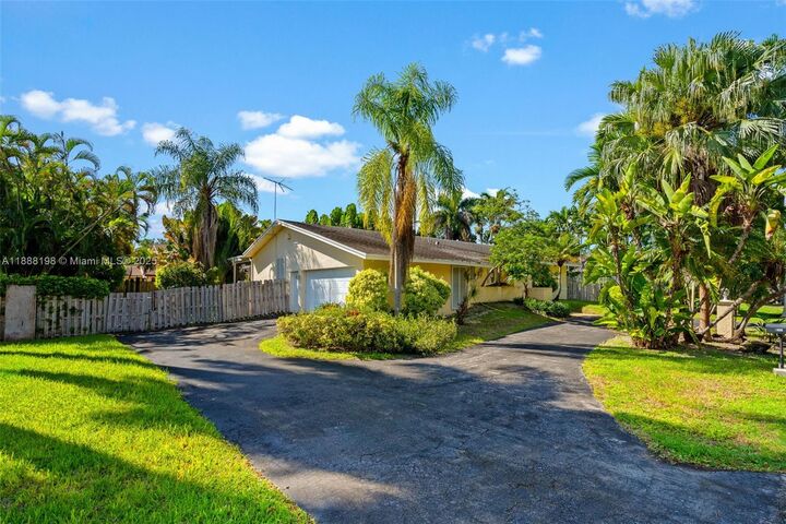 Property Photo: 17900 SW 83rd Ave FL 33157