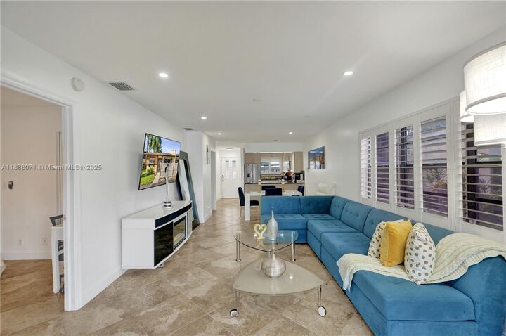 Property Photo: 707 Banks Rd FL 33063