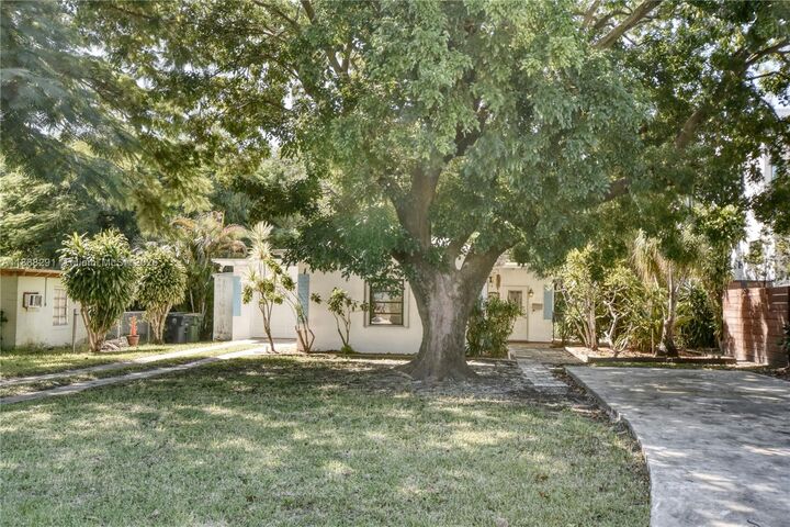 Property Photo:  1550 NE 128th St  FL 33161 