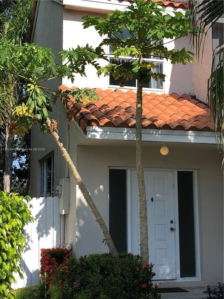 Property Photo: 3290 N 37th Ter FL 33021