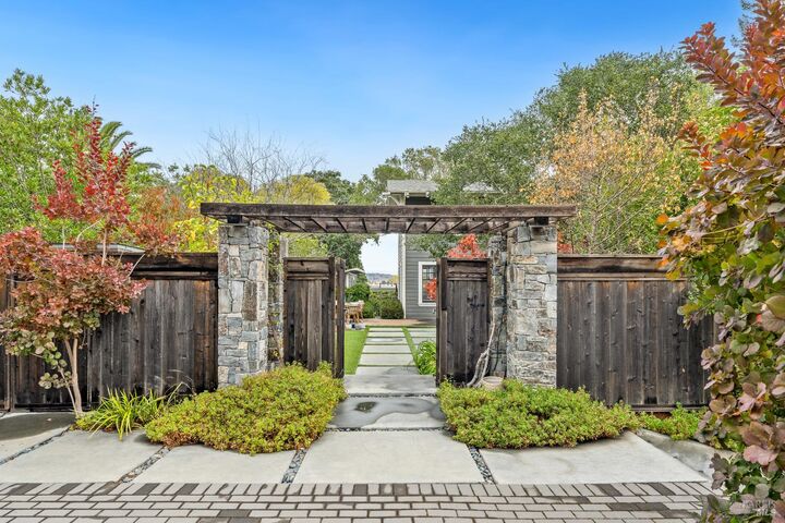 Property Photo:  310 Redwood Avenue  CA 94925 