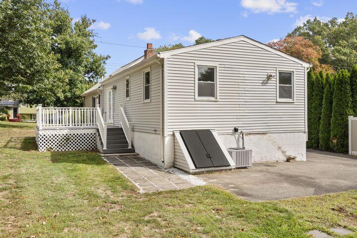 Property Photo:  40 Woodland Avenue  CT 06473 