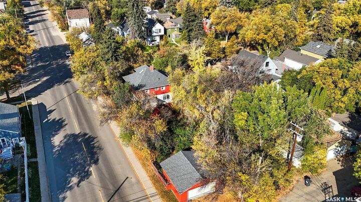 Property Photo:  521 Albert Avenue  SK S7N 1G4