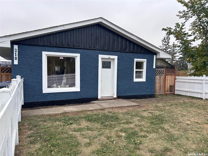 Property Photo:  218 2nd Avenue W  SK S0M 1M0 