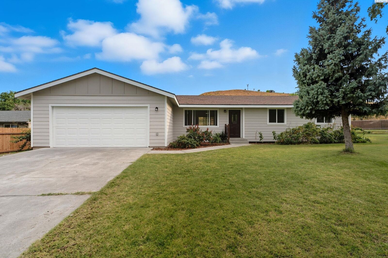 Property Photo: 5448 Fern Loop WA 99353
