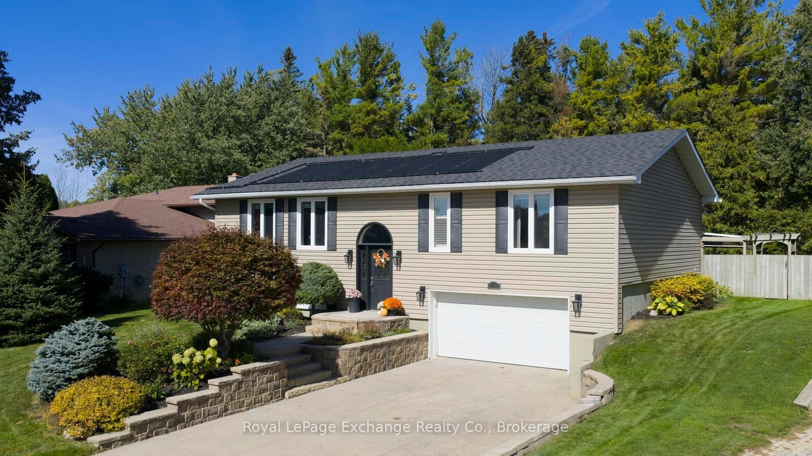 Property Photo:  723 Goldie Crescent  ON N2Z 2Z9 