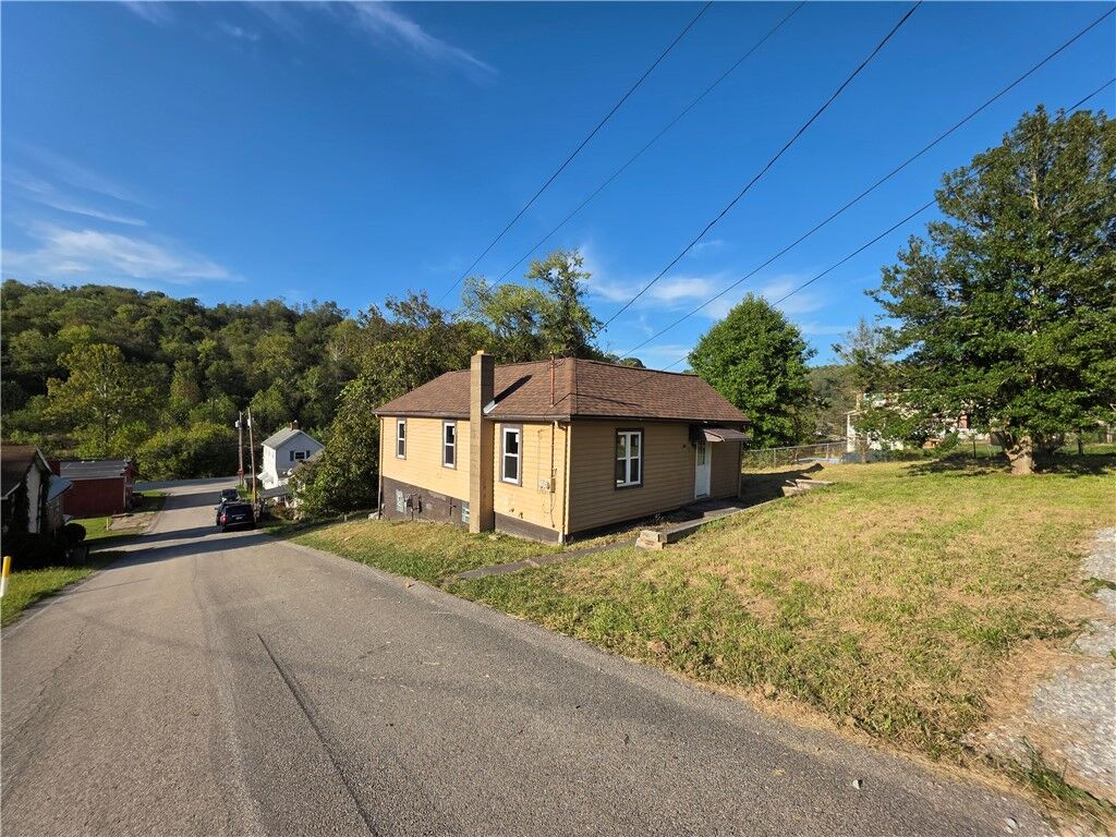 Property Photo: 24 Rosewood Ave PA 15345