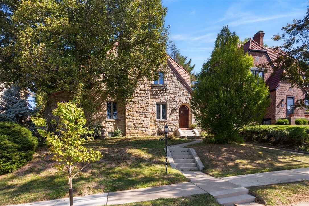 Property Photo:  211 Outlook Dr.  PA 15228