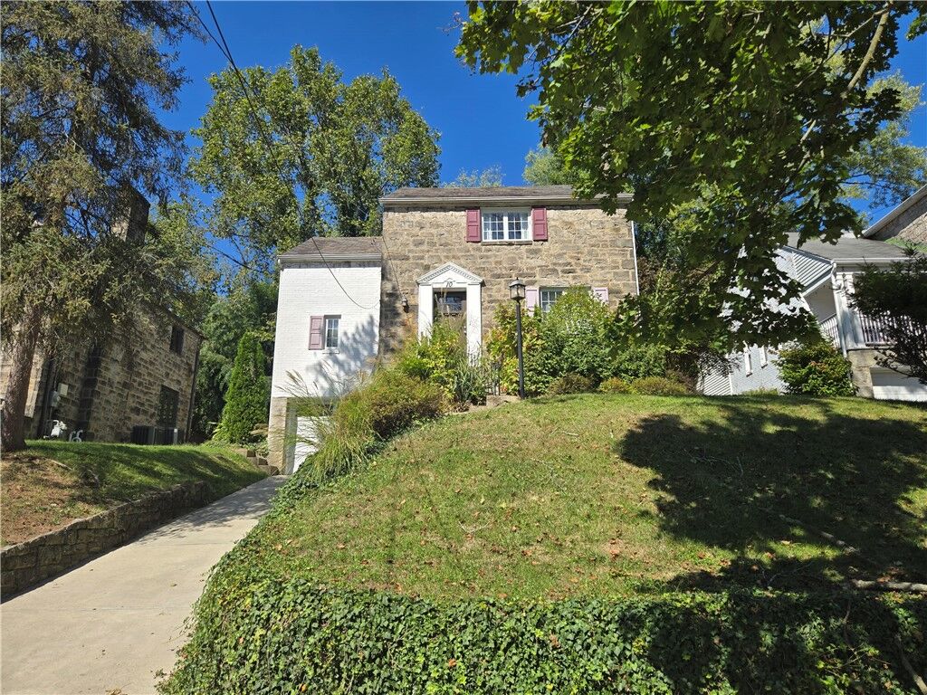 Property Photo:  10 Allendale Pl  PA 15228 