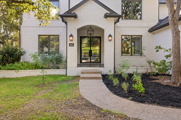 Property Photo:  1213 Grosvener Court  TX 78746 