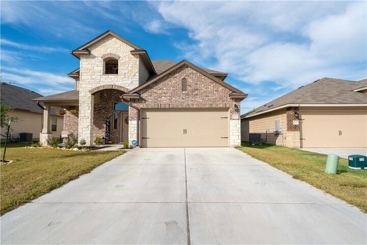 Property Photo:  211 Reagor Drive  TX 76574