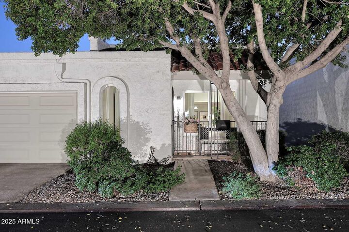 Property Photo: 5342 N Las Casitas Place AZ 85016