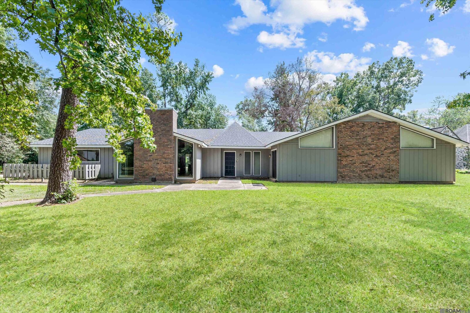 Property Photo: 5532 Summer Lake Dr LA 70817