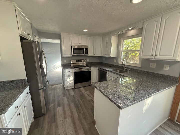 Property Photo: 1741 Whitewood Lane VA 20170