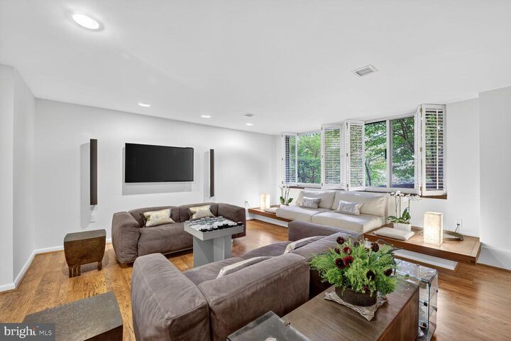Property Photo: 4100 Cathedral Avenue NW 615 DC 20016