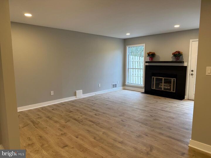 Property Photo:  14 Kensington Court  NJ 08540