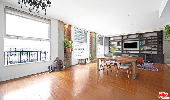 Property Photo: 257 S Spring St CA 90012